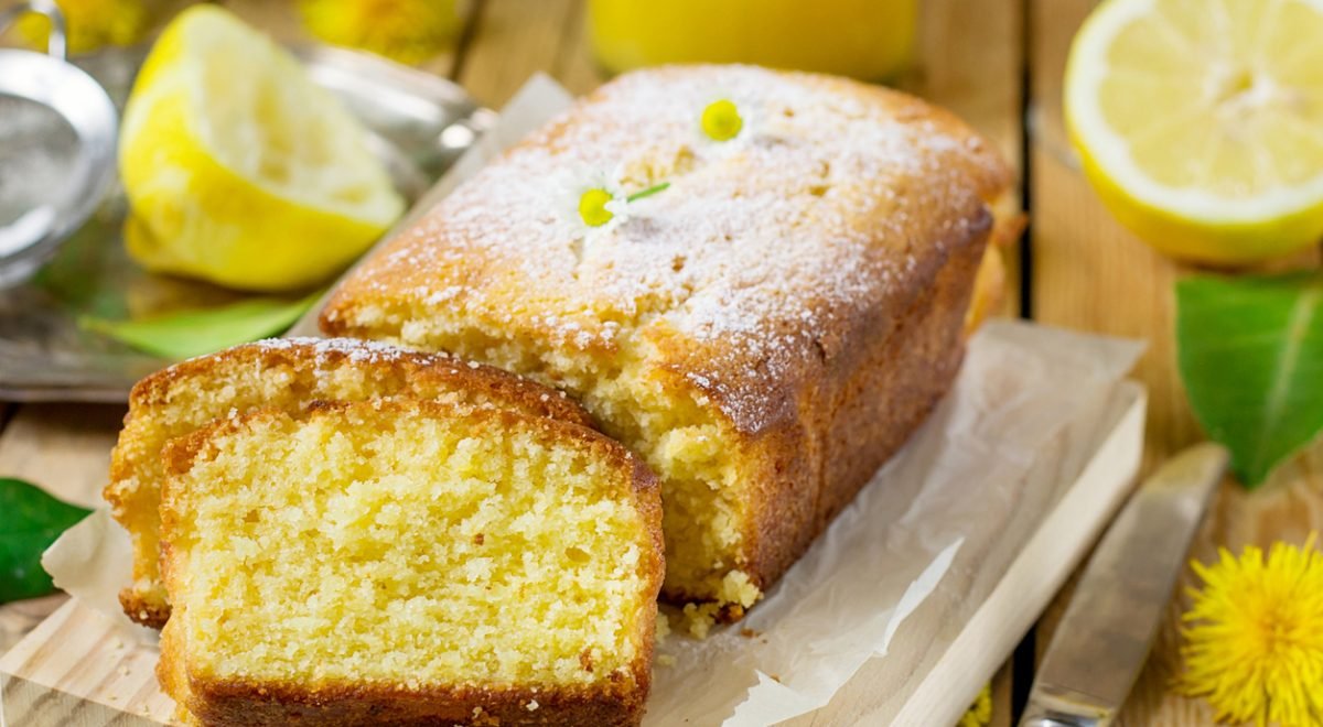 Bolo de limão - iStock - Imagem ilustra bolo de limão fatiado