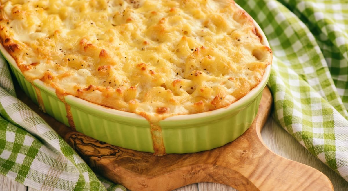 Torta de calabresa - iStock - Imagem ilustra torta de calabresa em travessa