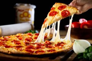 Dia da Pizza: Chef Claudia Genaro ensina como fazer a pizza perfeita