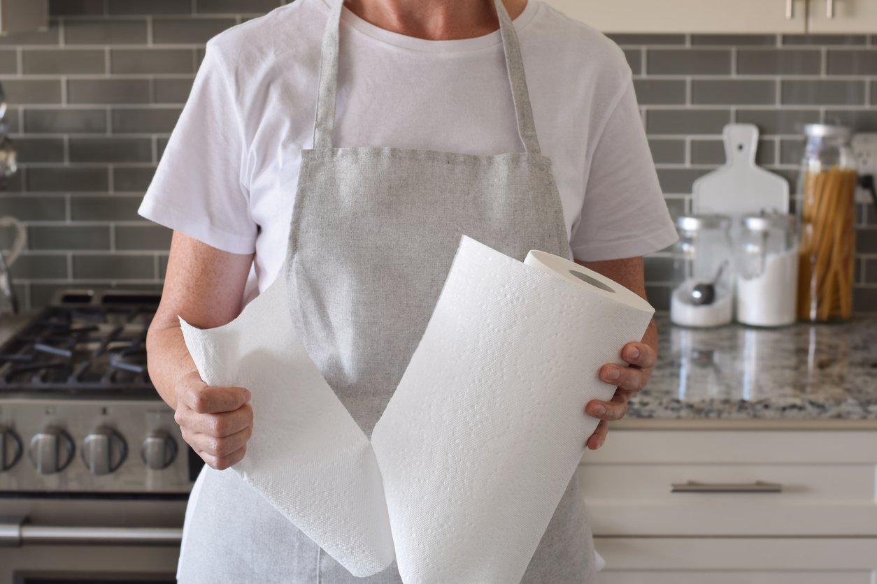 Papel toalha deve ser substituído de vez nas cozinhas brasileiras por opção melhor e mais econômica; confira qual