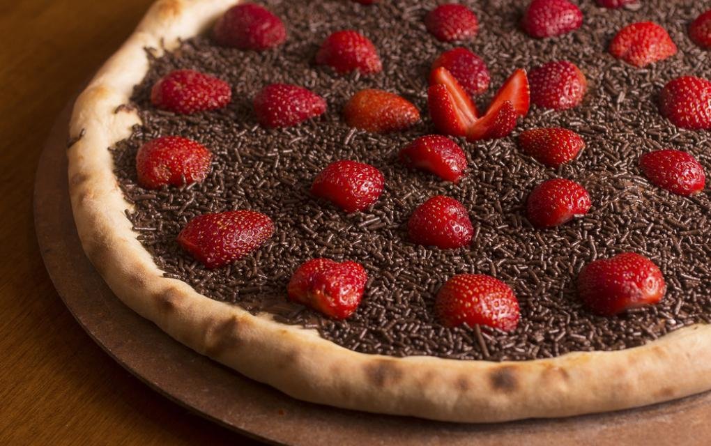Imagem de Pizza de chocolate com morango