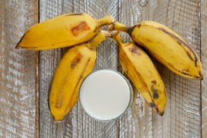 Não jogue fora! Veja 4 receitas com banana madura para você fazer em casa