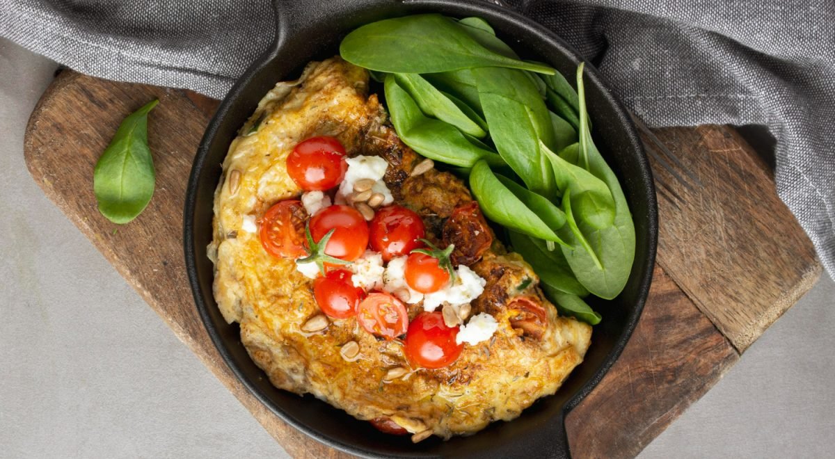 Imagem de Omelete de queijo e tomate - Freepik - Imagem de Omelete de queijo e tomate - Freepik