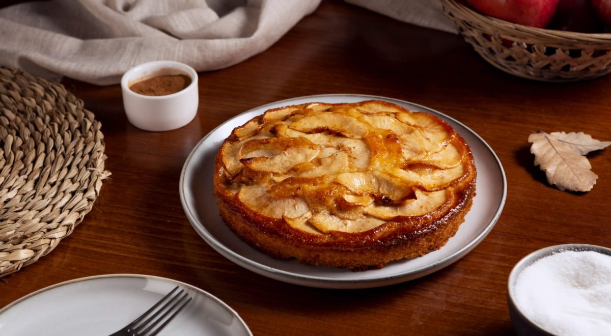 Imagem de Bolo de iogurte com maçã fit - Freepik - Imagem de Bolo de iogurte com maçã fit - Freepik