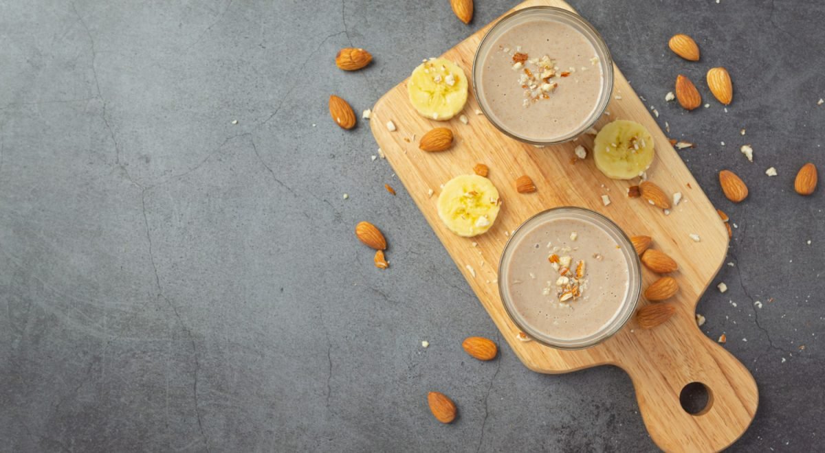 Imagem de Smoothie de banana e pasta de amendoim - Freepik - Imagem de Smoothie de banana e pasta de amendoim - Freepik