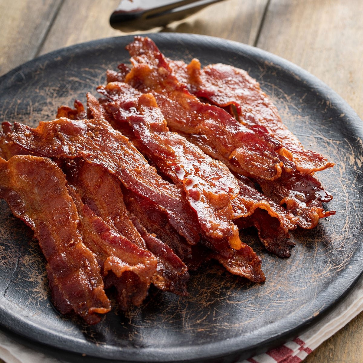 Dia do Bacon: aprenda os segredos para ter o corte perfeito e preparo crocante em casa