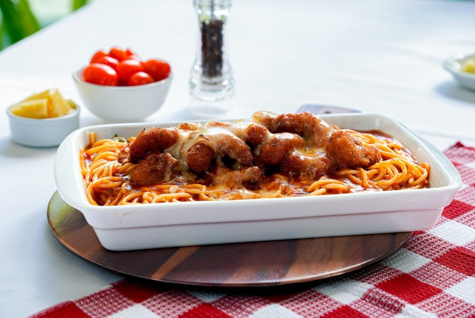 Imagem de travessa de Camarão à Parmegiana do restaurante Cucina Parmê