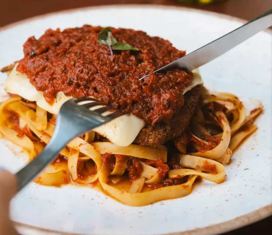 Filé de Frango à Parmegiana, do Samadhi Gastronomia 