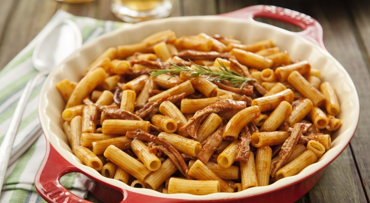 Divulgação/Isabela - Imagem de Macarrão com Porco na Cerveja Preta