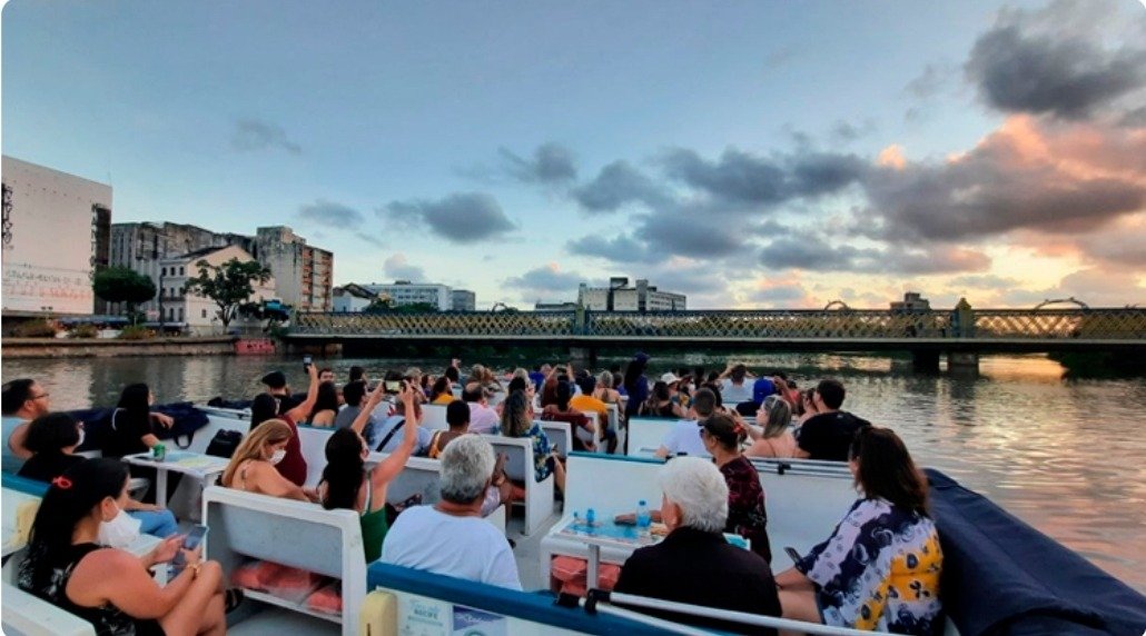 Roteiro de barco “Recife e suas Pontes”