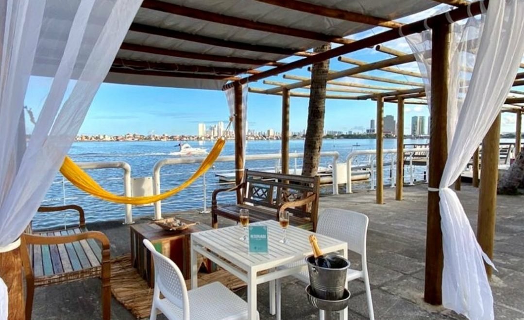 Divulgação - Imagem da área externa do restaurante Catamaran