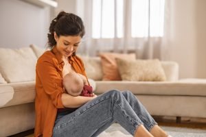 Dia da Amamentação: Leite materno fortalece imunidade e previne doenças em mães e bebês