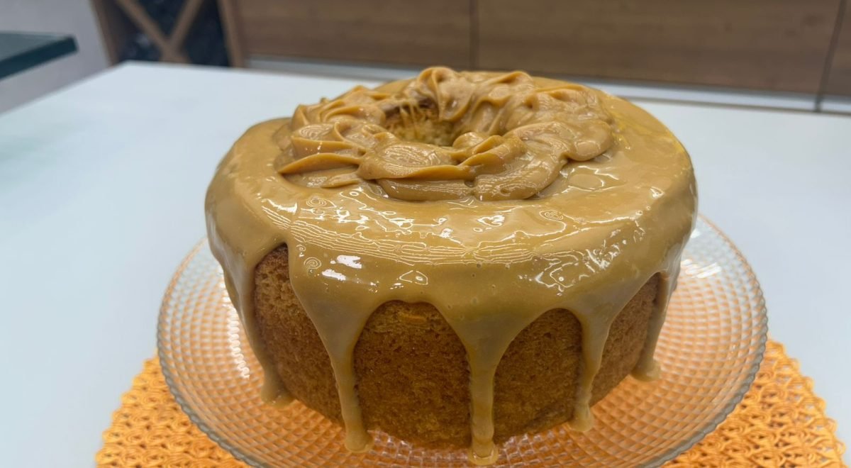 Flávia Marques/JC - Imagem de bolo de iogurte com doce de leite