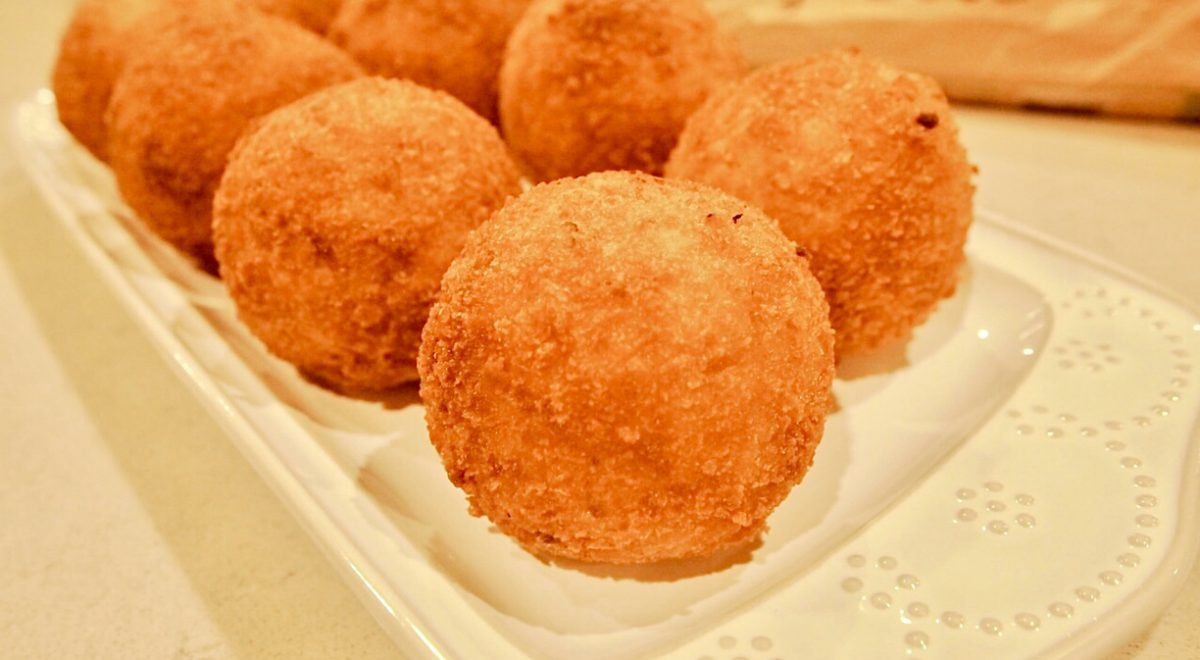 Bolinho de arroz - iStock - Imagem ilustra bolinhos de arroz