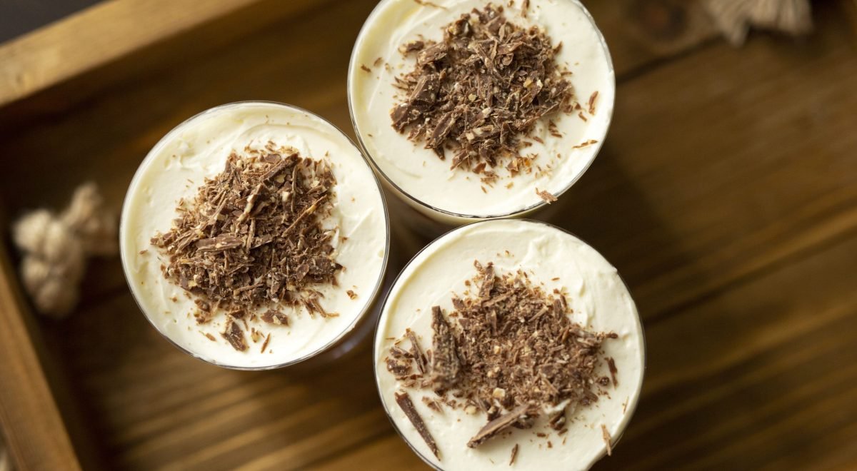 Mousse de Chocolate - iStock - Imagem ilustra mousse em taças