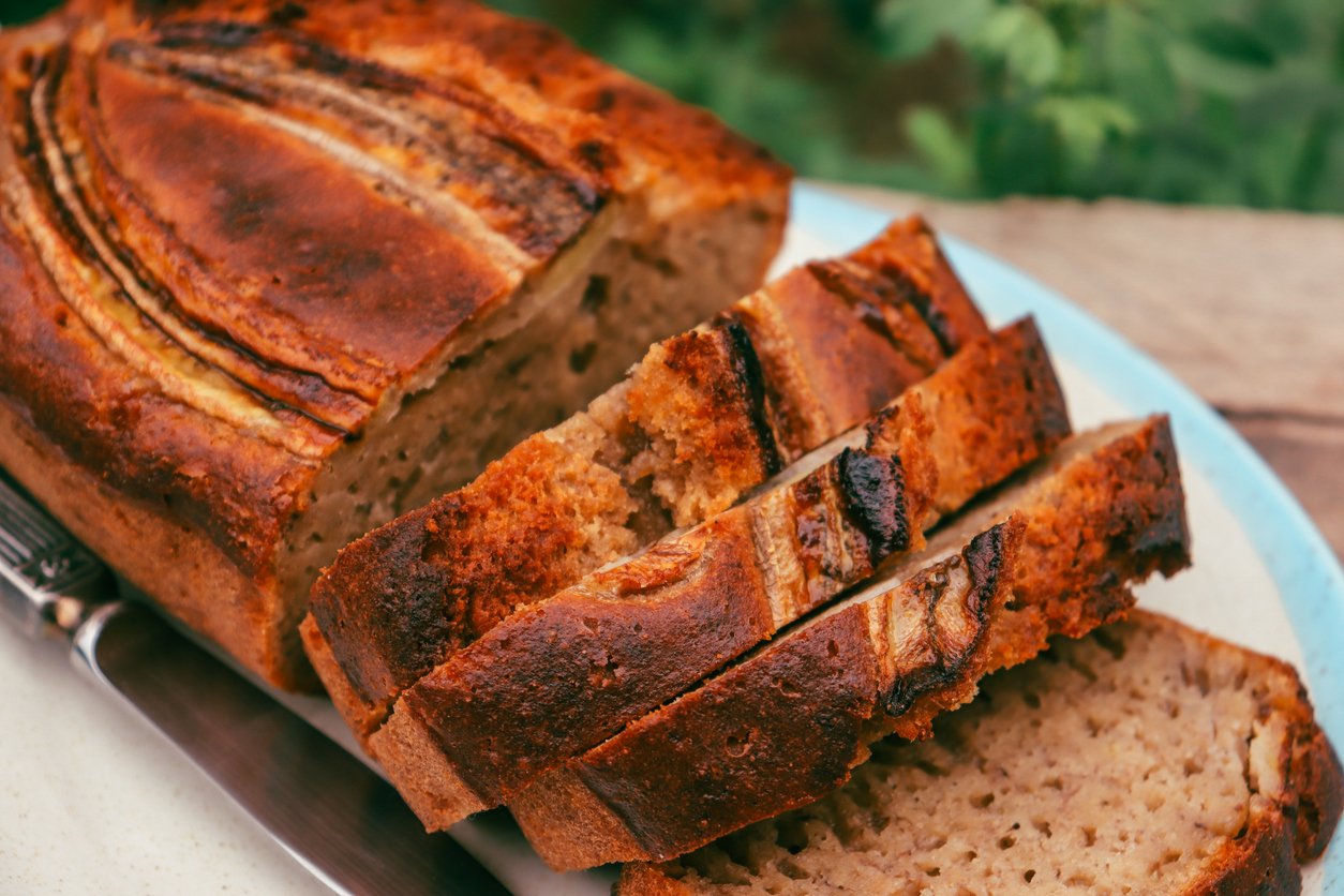 Pão de banana caseiro muito fofinho para o café da manhã: rápido e delicioso