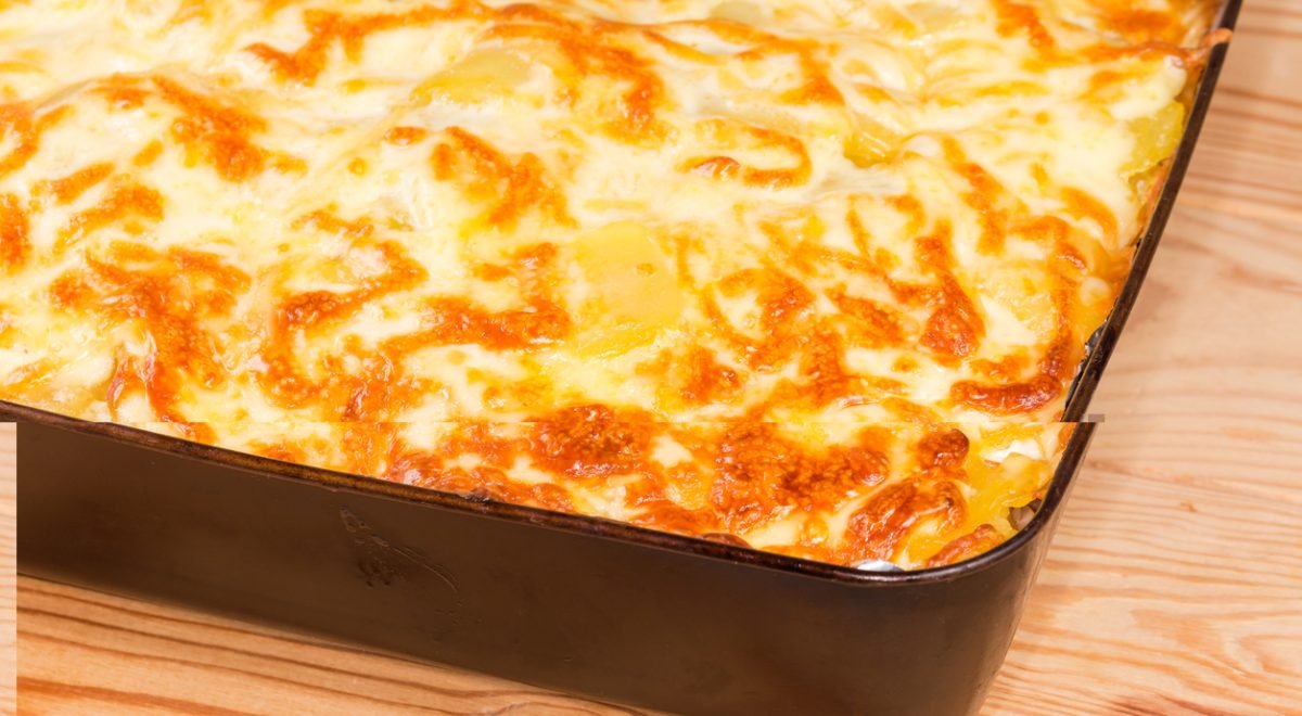 Torta de batata- iStock - Imagem ilustra torta de batata em travessa
