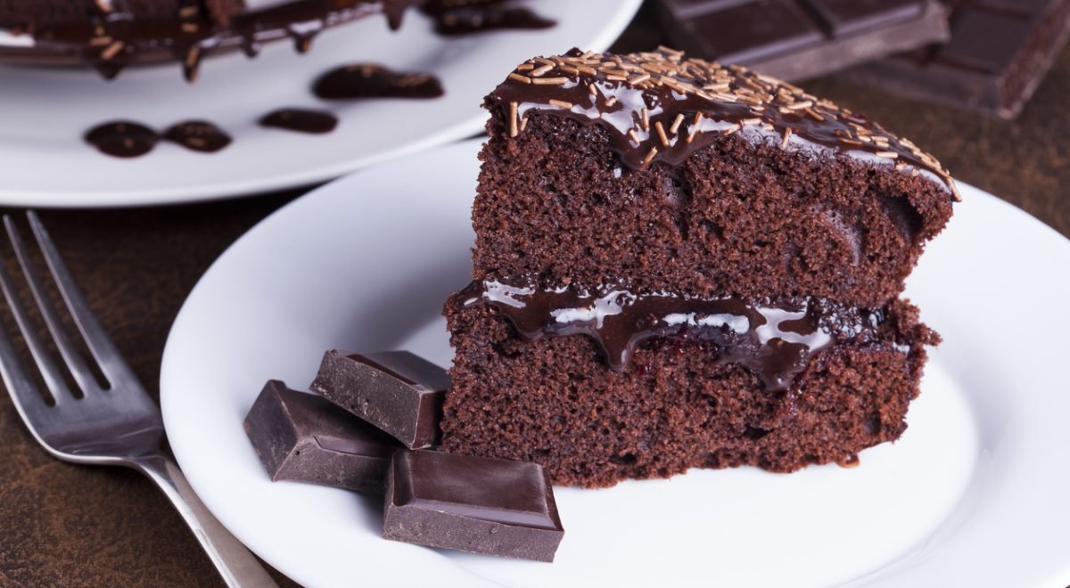 Bolo de chocolate - iStock - Imagem ilustra fatia de bolo de chocolate
