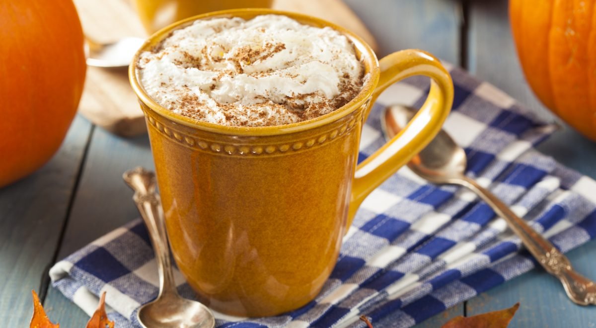 Bolo de cenoura de caneca - iStock - Imagem ilustra bolo de caneca