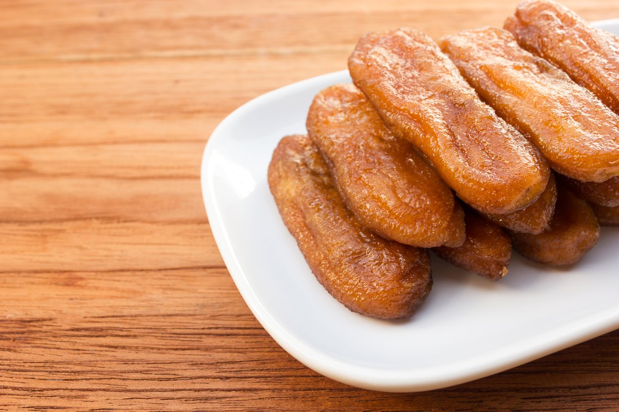 Banana caramelada com canela e mel: sobremesa rápida, saudável e fácil
