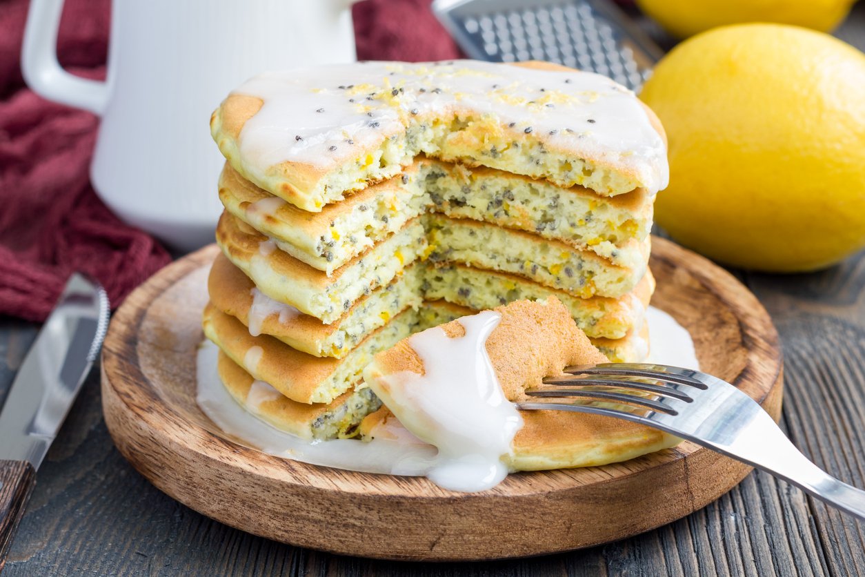 Ideia diferente para o café da manhã: panqueca fit de chia com coco rápida e deliciosa