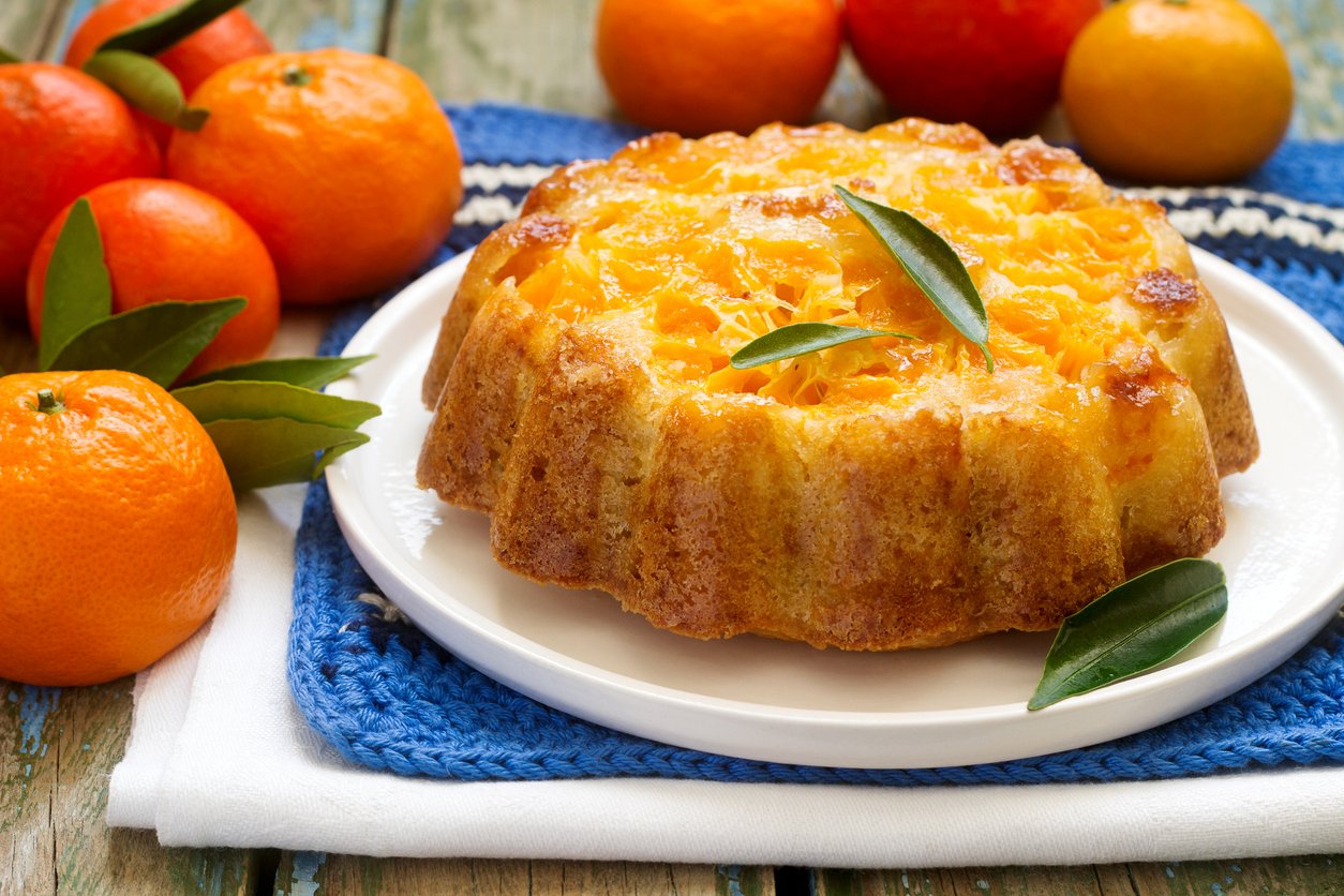 Bolo de laranja fofinho e rápido para fazer logo pela manhã: sabor irresistível