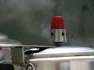 Os 7 deslizes mais perigosos ao cozinhar com panela de pressão