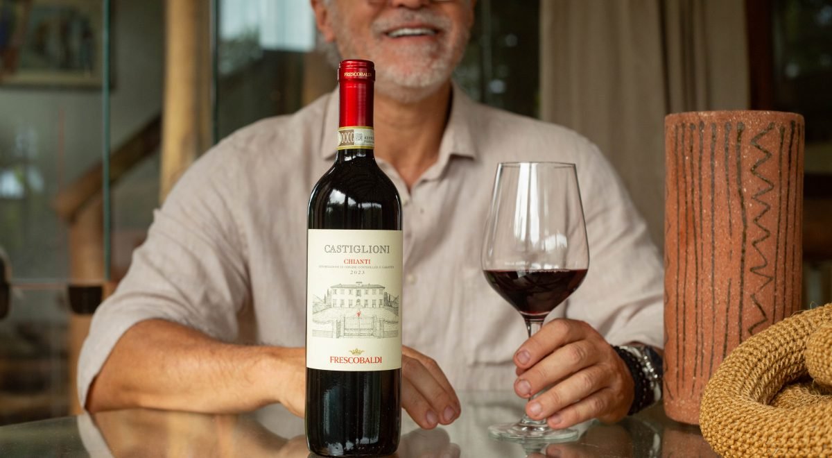 Rhafaela Lima - Imagem de pessoa tomando vinho