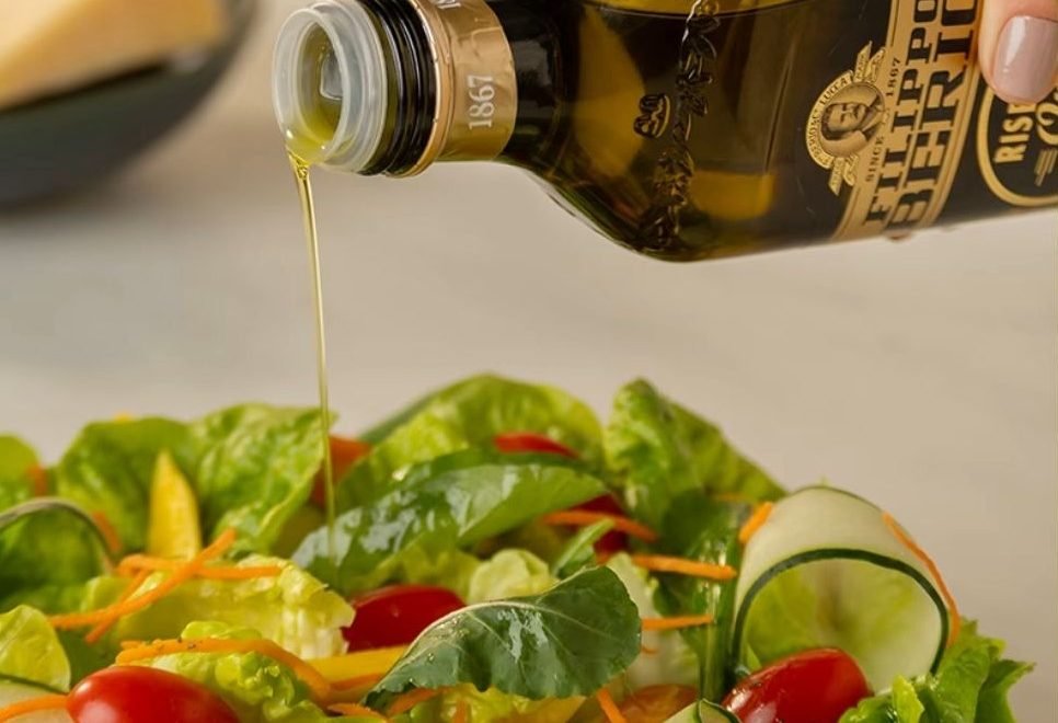 Divulgação/Filippo Berio - Imagem de azeite e salada