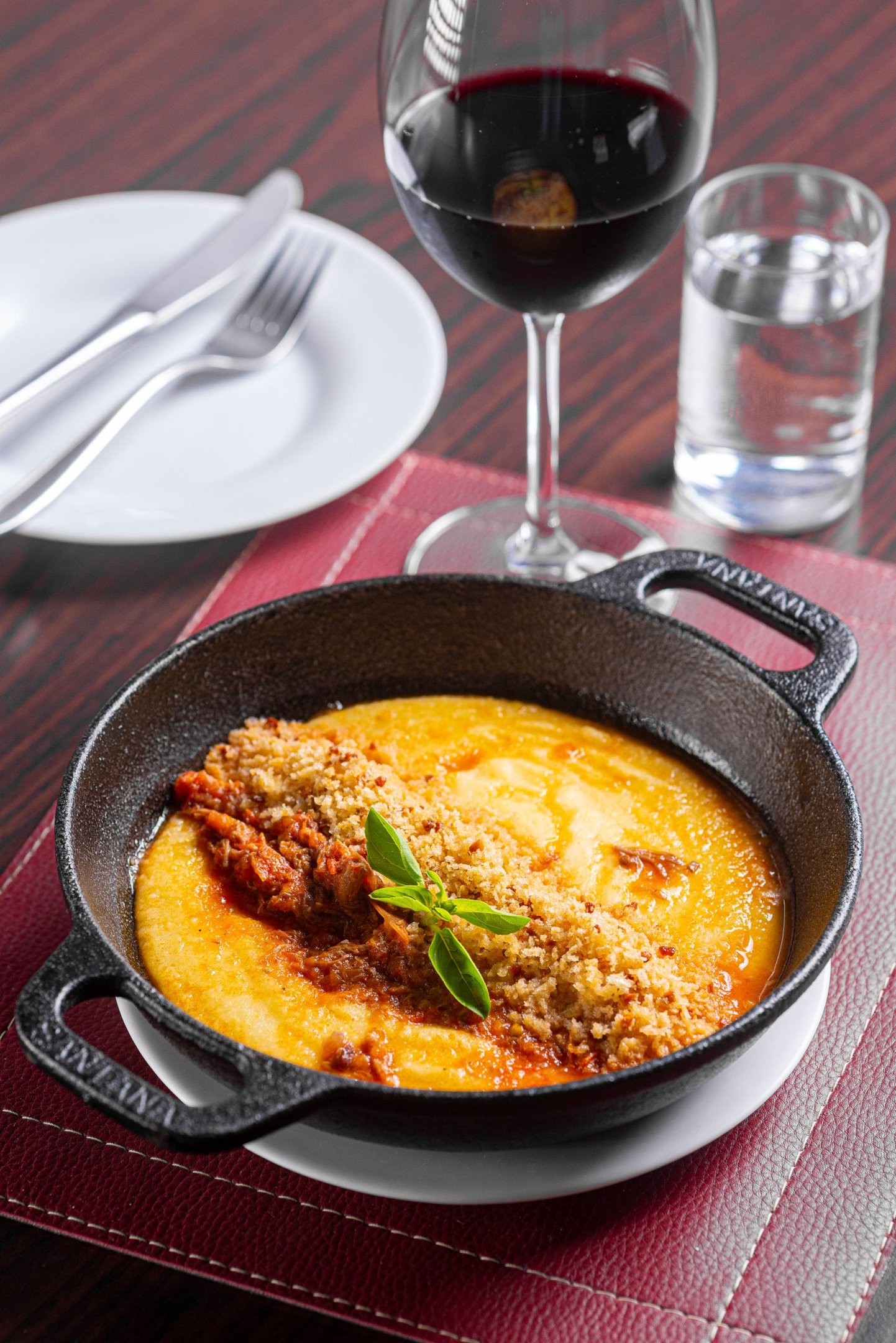 Receita afetiva: polenta cremosa com ragú de costela