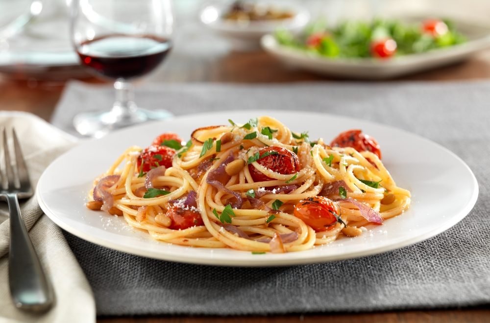 divulgação/barilla - Imagem de Spaghetti Barilla Sem Glúten com Tomatinhos Confit, Cebola Caramelizada e Nozes