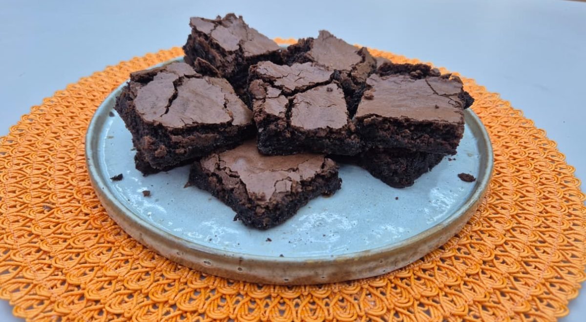 Duda Araujo/JC - Imagem de porção de brownies de chocolate