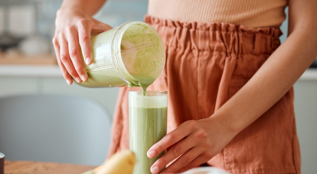 PeopleImages/IStock - Imagem de milkshake detox