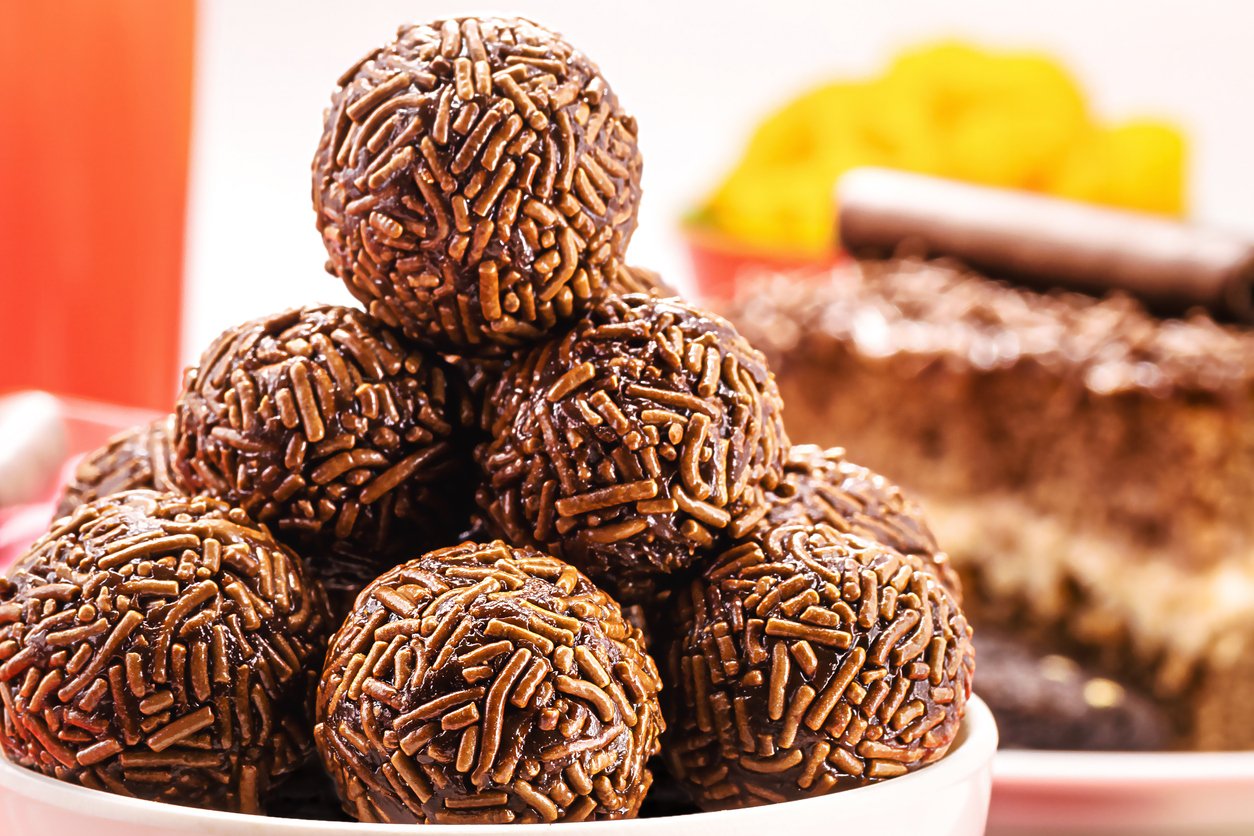 Brigadeiro fit cremoso de cacau e leite em pó: docinho delicioso e muito rápido