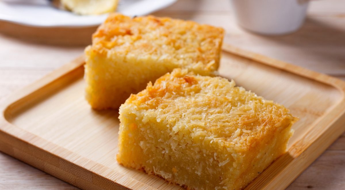 Bolo de mandioca e coco - iStock - Imagem ilustra bolo de mandioca e coco