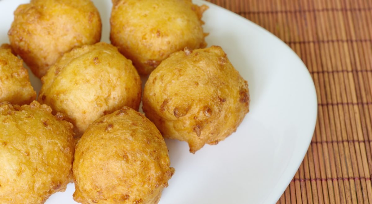 Bolinho de queijo e batata-doce - iStock - Imagem ilustra bolinhos de queijo e batata-doce