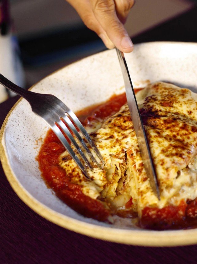 Lasanha de massa artesanal com molho bolonhesa, do Trattoria di Trevi