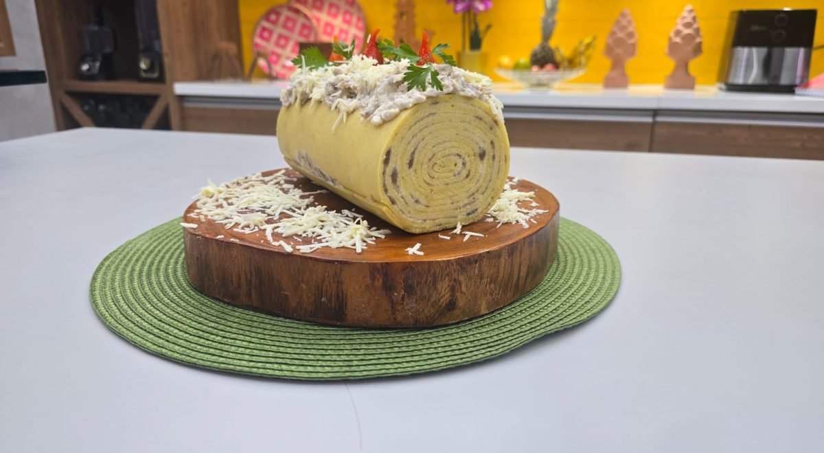 Bolo de rolo salgado - Cotidiano/Cortesia - Imagem ilustra bolo de rolo coberto com queijo