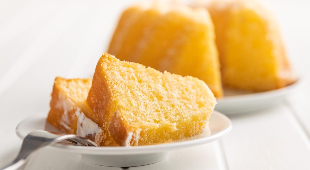 Bolo de milho - iStock - Imagem ilustra bolo de milho fatiado