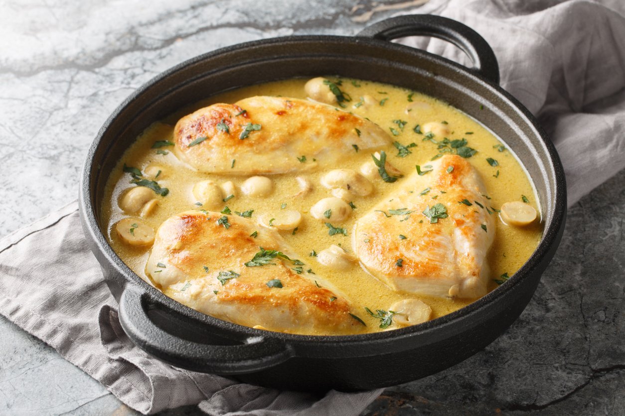 Um almoço fácil para fazer rapidinho no forno! Frango ao molho de mostarda bem suculento