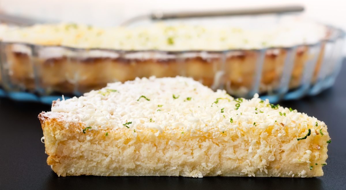 Torta de limão siciliano - iStock - Imagem ilustra torta de limão cortada