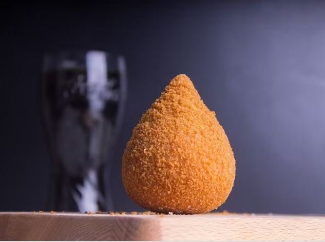 Coxinha é o novo pão de queijo? Entenda por que a coxinha virou tendência no Brasil