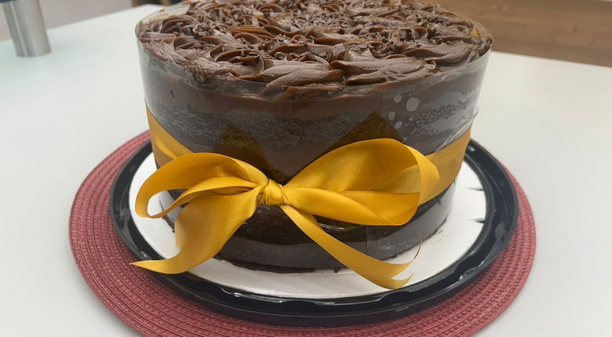 Naked cake - Cotidiano - Imagem ilustra naked cake de brigadeiro