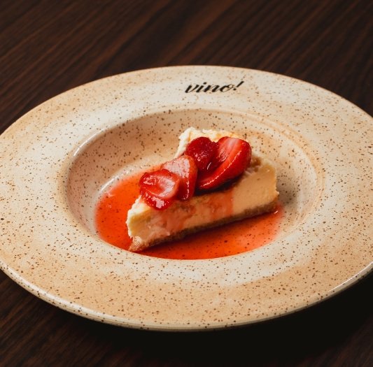 Chef ensina receita de Cheesecake com morangos em calda