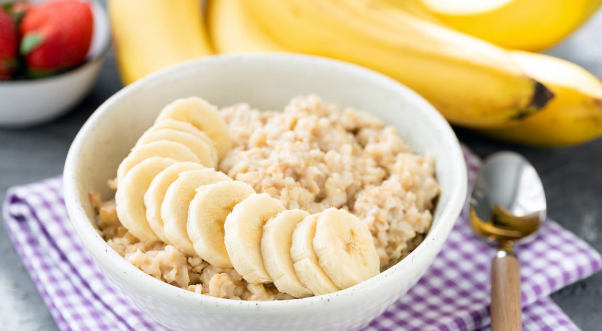 Mingau de banana - iStock - Imagem ilustra mingau de banana 