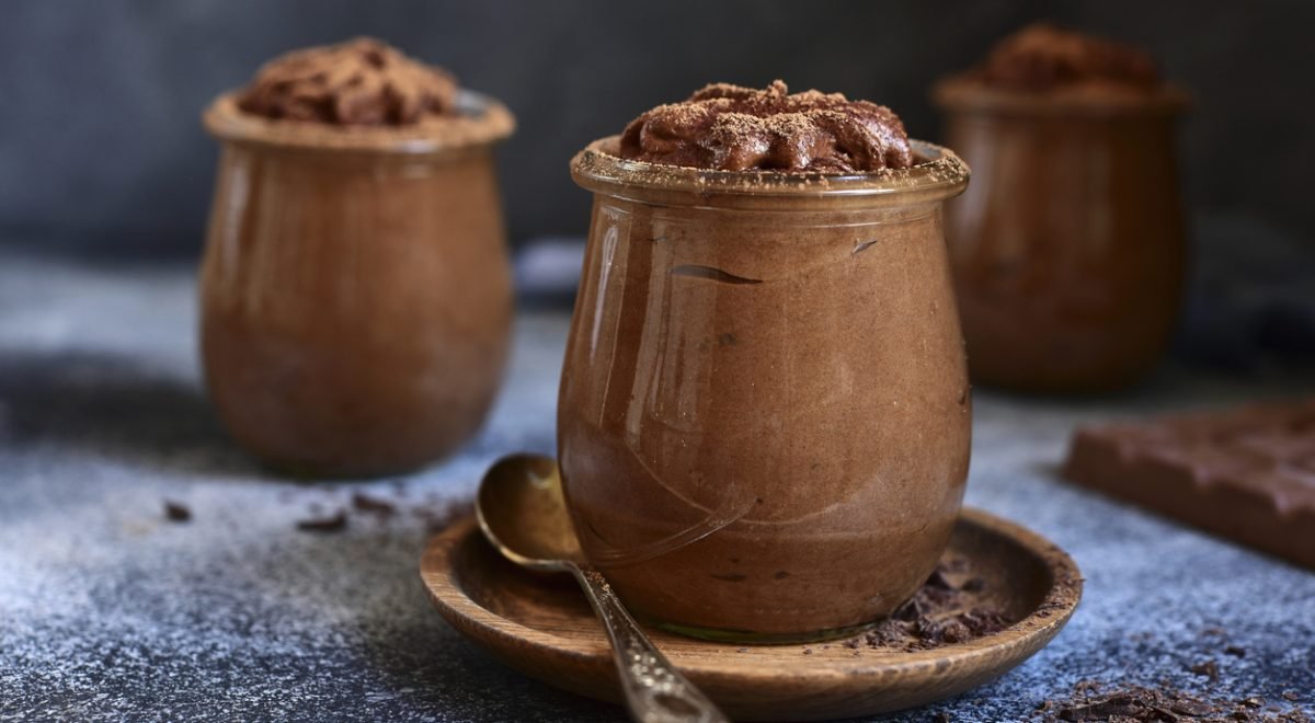 Mousse de Chocolate - iStock - Imagem ilustra mousse de chocolate em pote