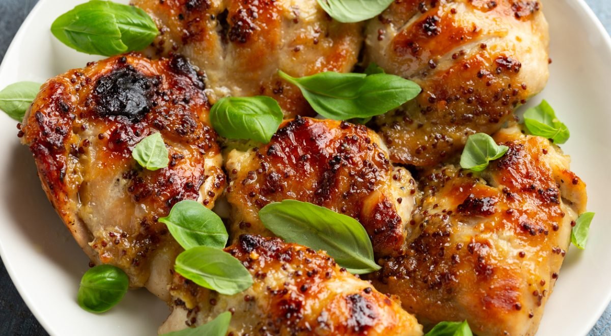 Frango ao molho de mostarda - iStock - Imagem ilustra frango ao molho de mostarda