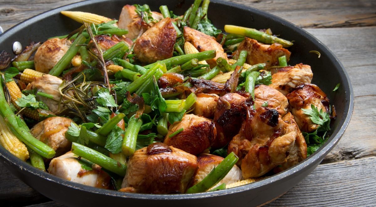 Frango cremoso ao alho-poró - iStock - Imagem ilustra frango cremoso