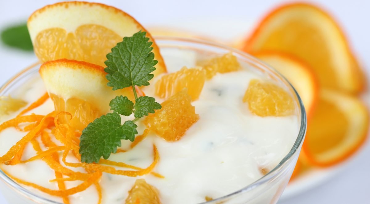 Creme de chocolate branco com laranja - iStock - Imagem ilustra creme de chocolate