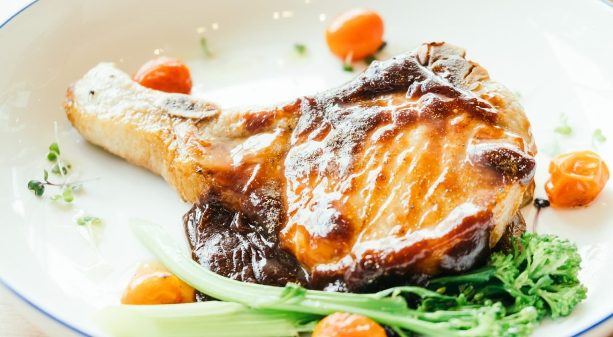 Lombo suíno ao molho de laranja e mel/freepik - Lombo suíno ao molho de laranja e mel/freepik